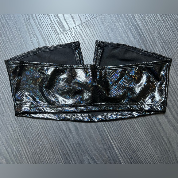 Faux leather snake print deep V crop - Picture 2 of 3